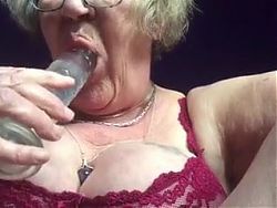 First video to look at her big hairy pussy