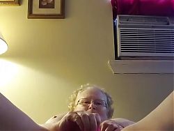 Granny Gilf Old Woman Using A New Toy To Reach Orgasm